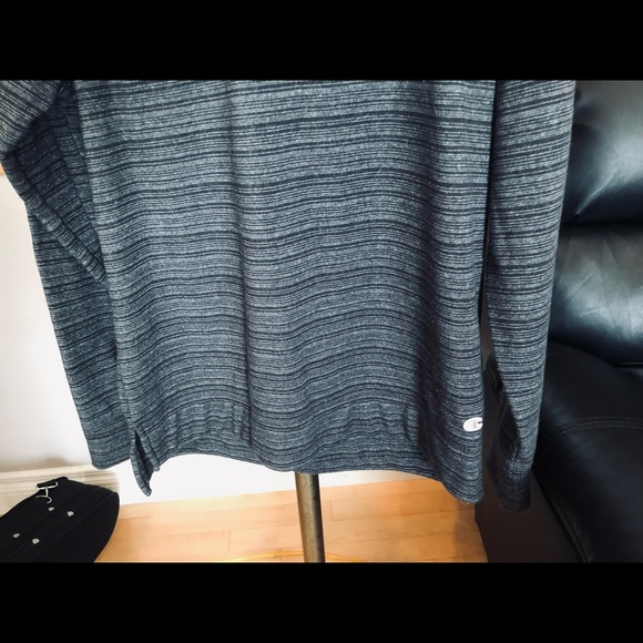 Champion, Men’s Medium, Warm Crewneck Long Sleeve, GUC - Picture 2 of 9